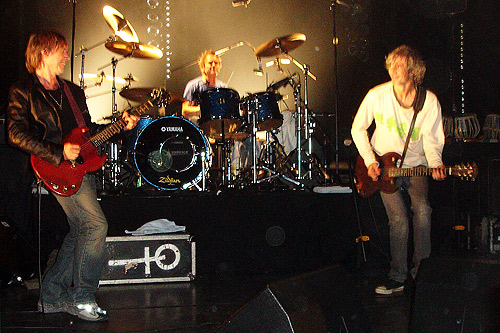 Reformation partielle du groupe Téléphone en 2005